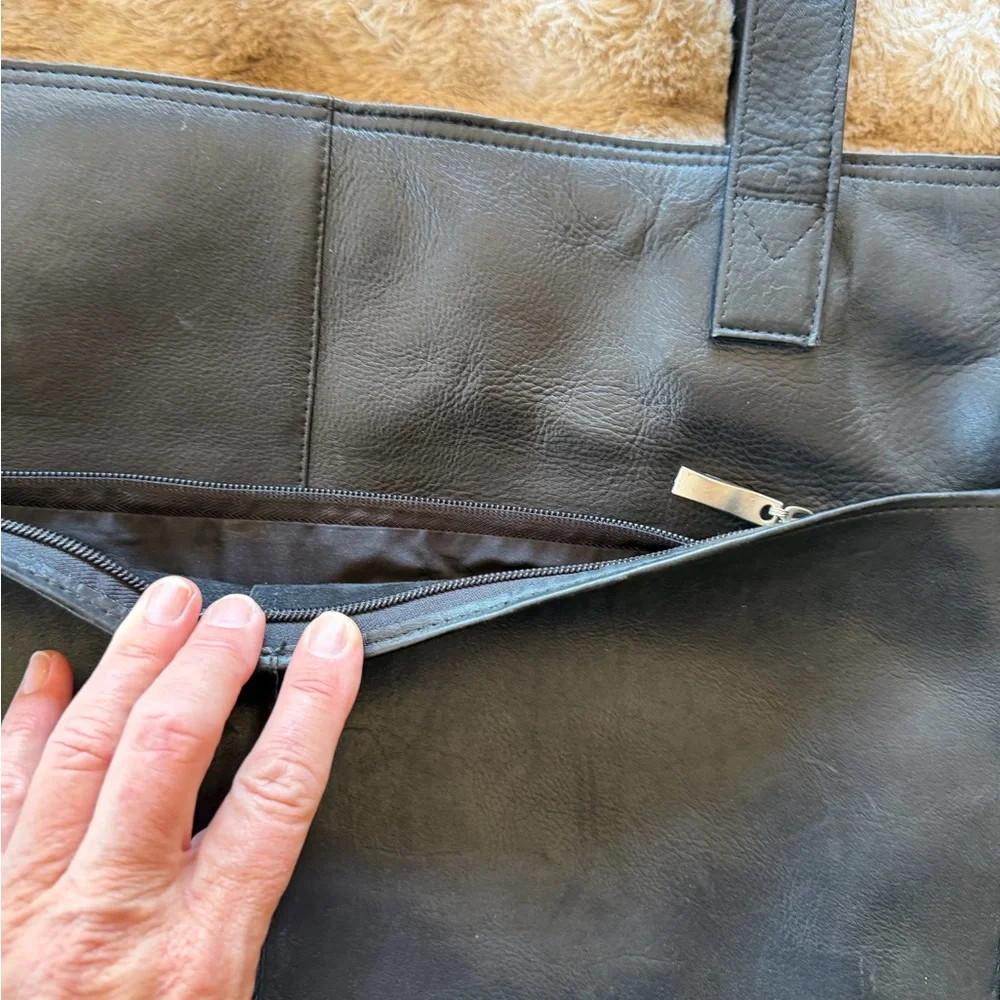 Classic Volare Group Black Leather Computer Bag